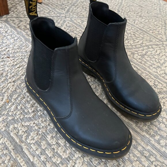 Dr. Martens 2976 Chelsea Boot - Picture 4 of 4